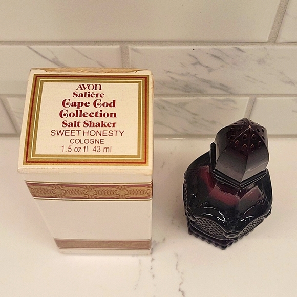 Vintage Avon Cape Cod Collection Cologne/Salt Shakers Set Of Two - Picture 4 of 8